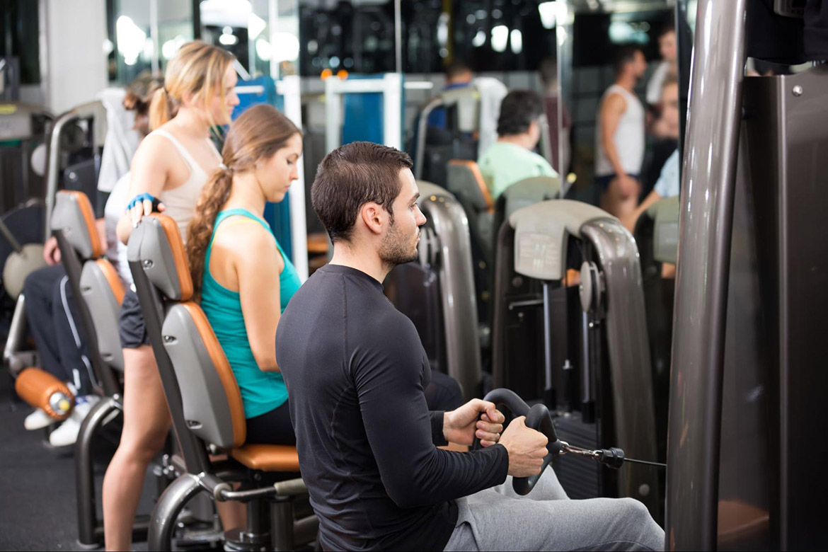 Anaerobic Exercise several people in gym using aerobic exercise machines